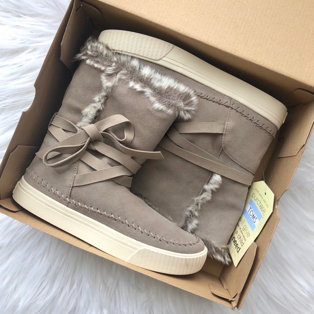 [ nib ] TOMS Vista Faux Fur Suede Booties - Picture 7 of 7